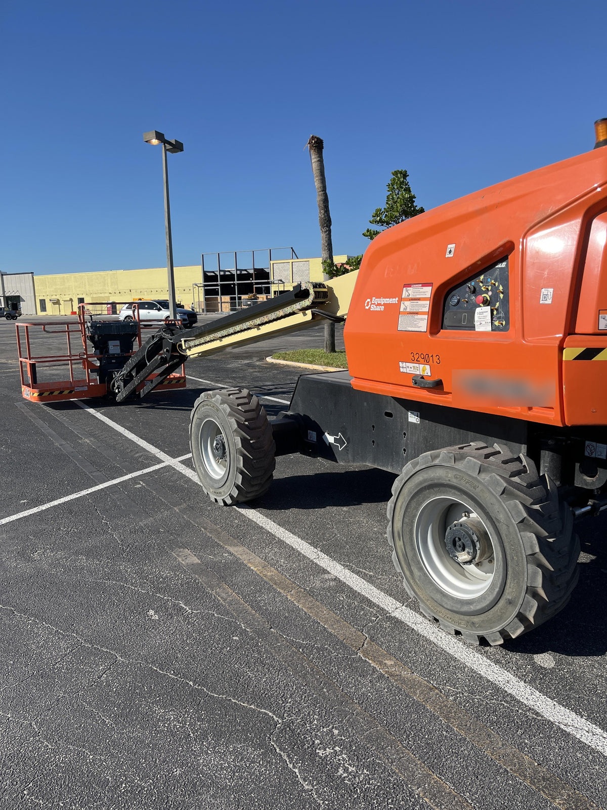 2023 JLG 460SJ