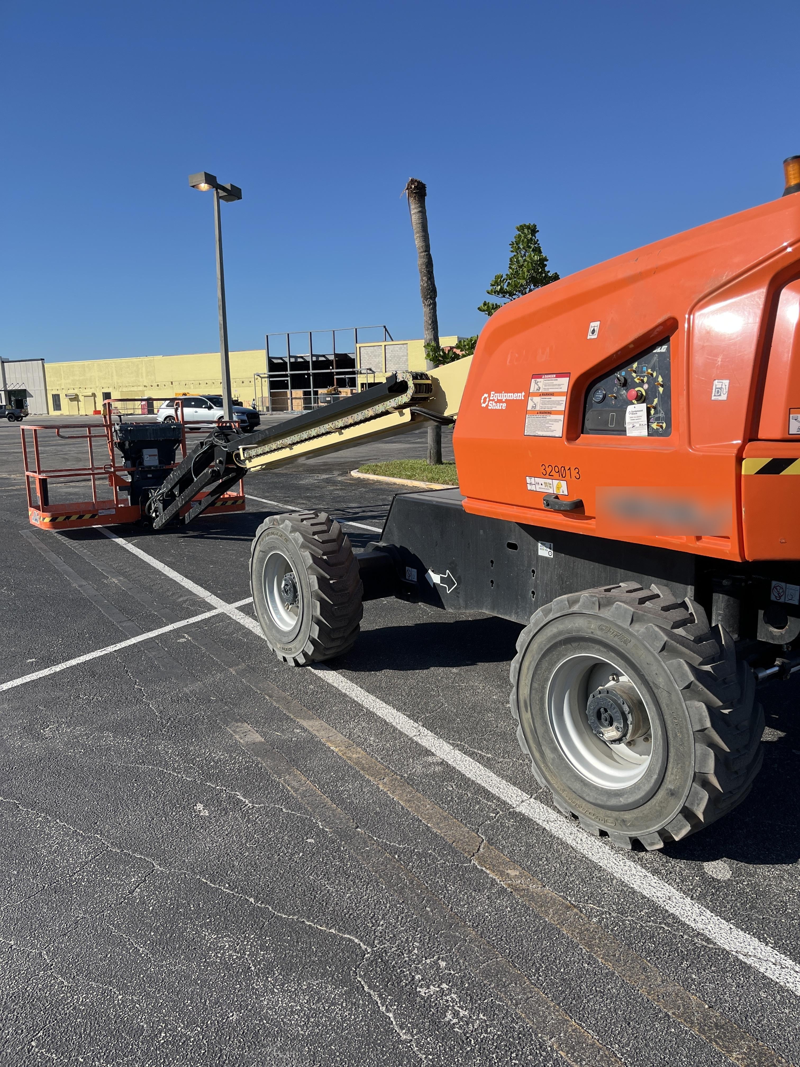2023 JLG 460SJ