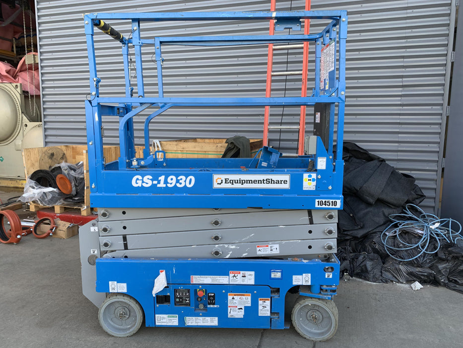 2020 Genie GS-1930 Solid Non Marking Tires, Beacon, Folding rails with half height swing gate, 800W Inverter