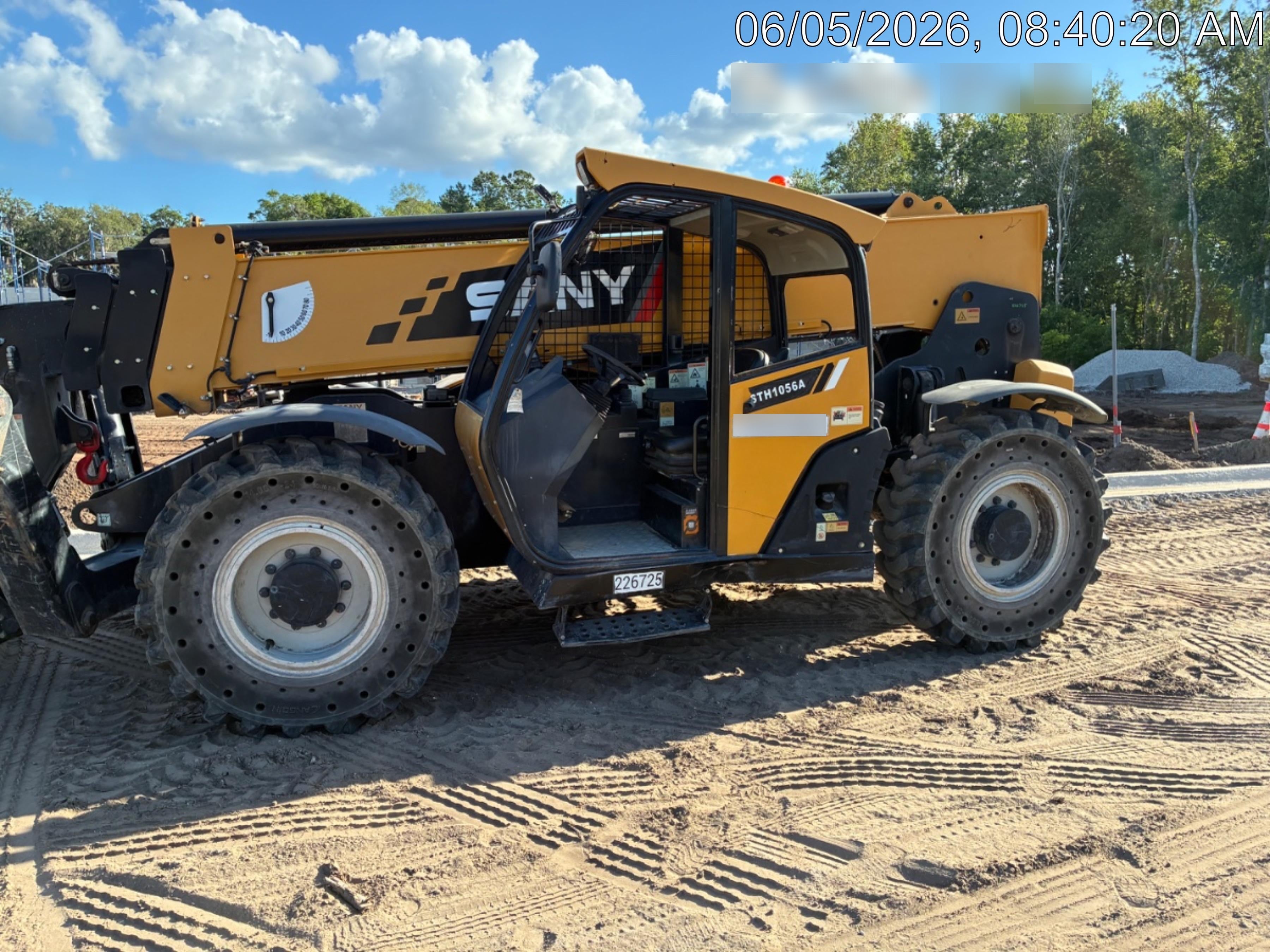 2022 SANY STH1056