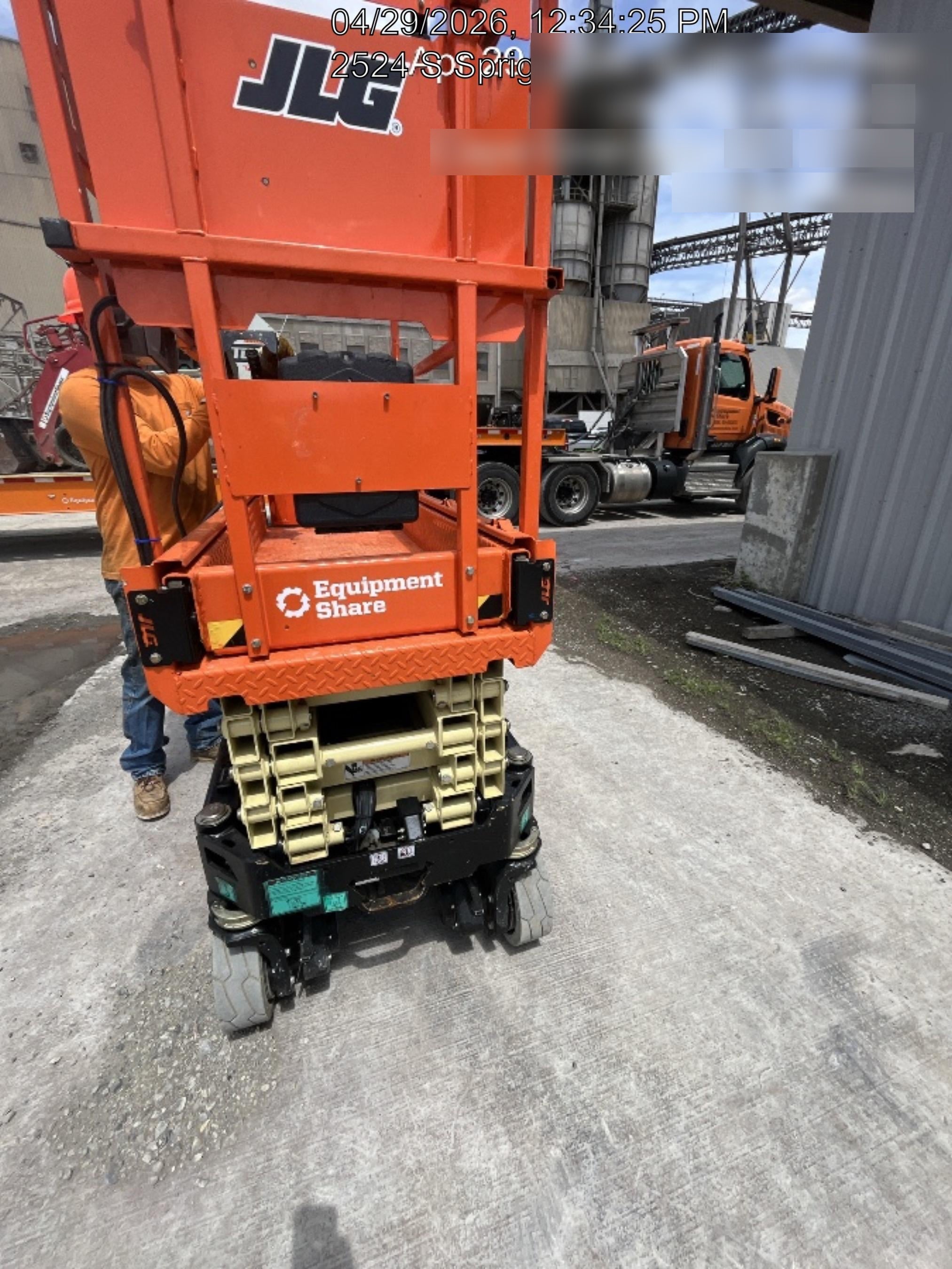 2022 JLG ES1932