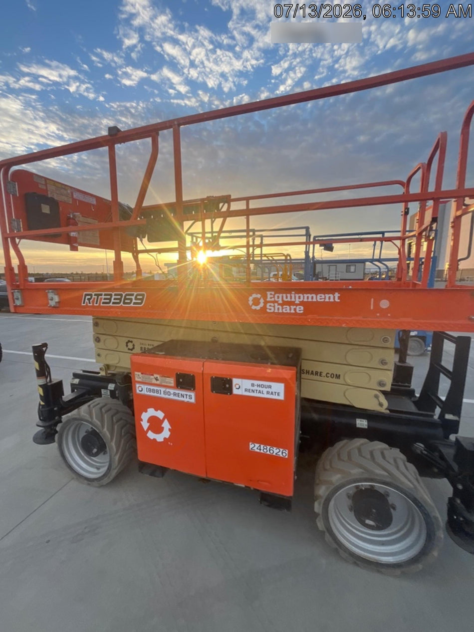 2022 JLG RT3369