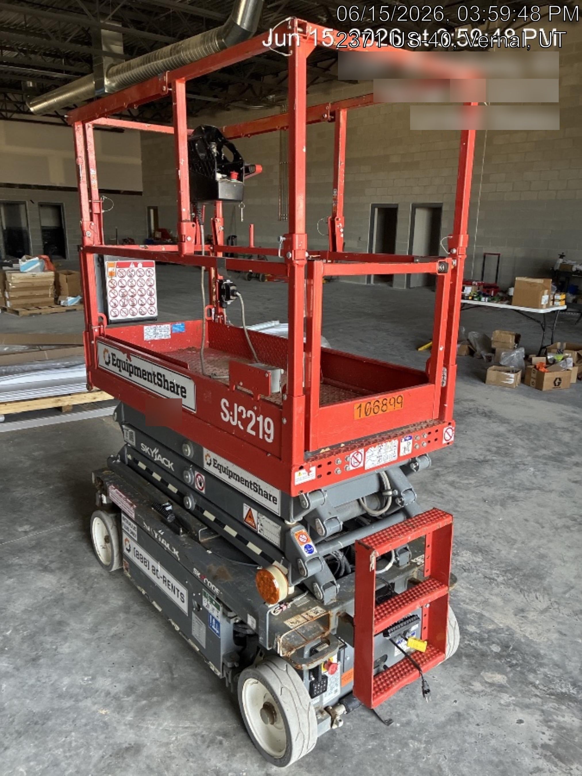 2020 Skyjack SJIII-3219 Solid NM Tires, Half height spring hinged entry gate, Dual Beacons, 800W Inverter