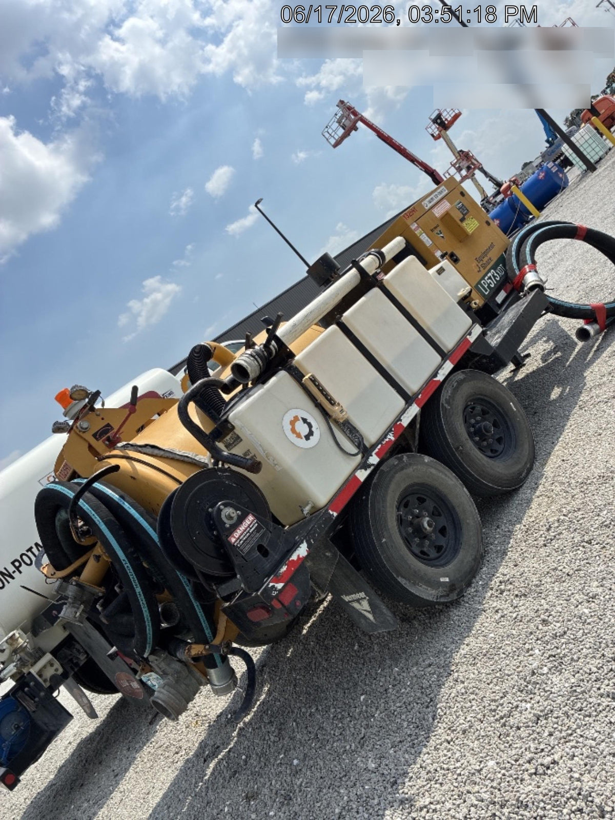 2021 VAC-TRON LP573XDT