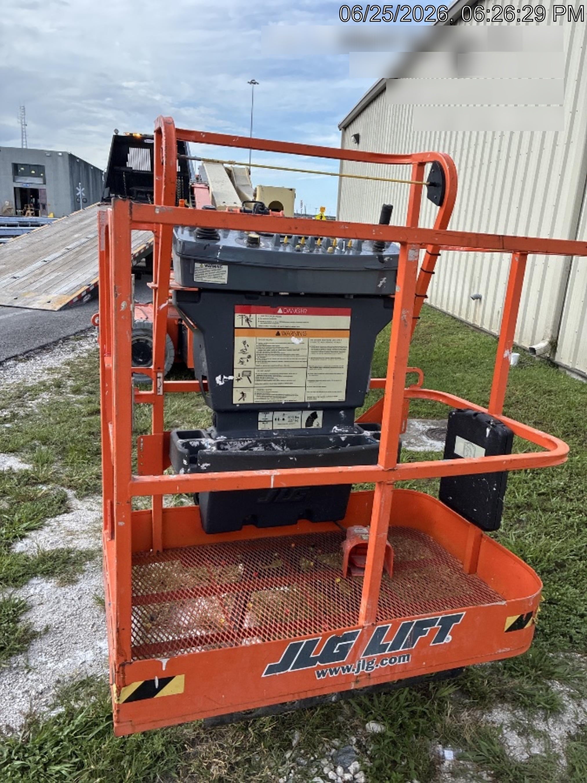 2022 JLG E400AJP Narrow