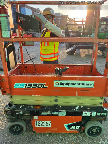 2021 JLG ES1330L