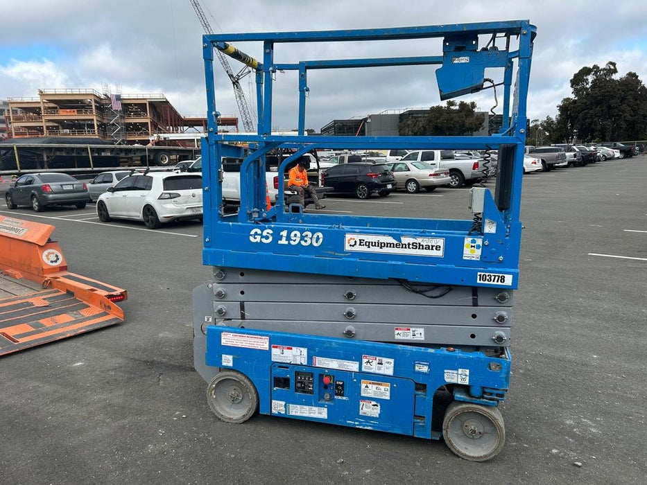 2020 Genie GS-1930 Solid Non Marking Tires, Beacon, Folding rails with half height swing gate, 800W Inverter