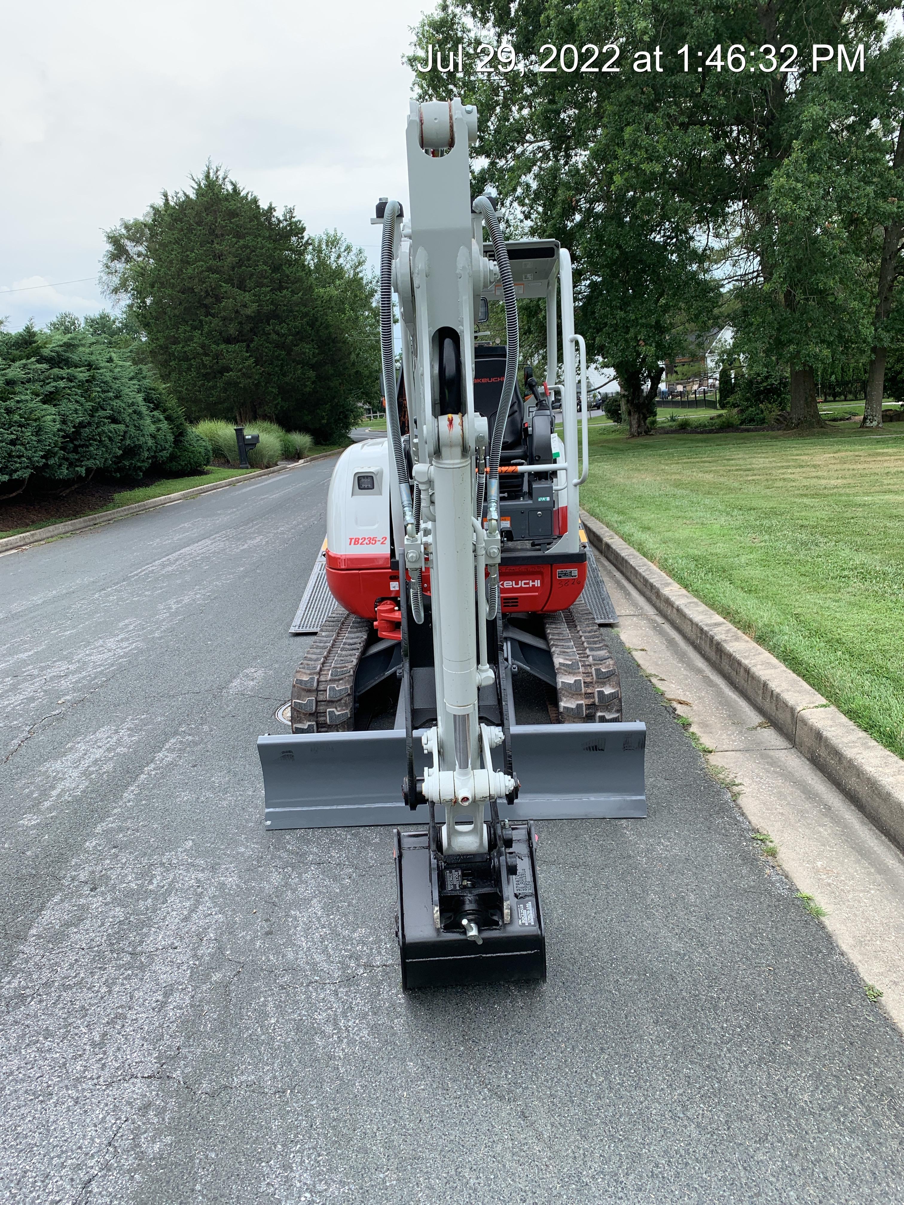 2022 TAKEUCHI TB235-2R