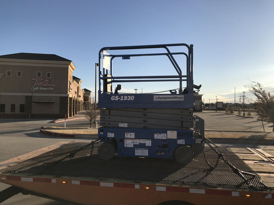 2019 Genie GS-1930 Fixed rails with chain Entry