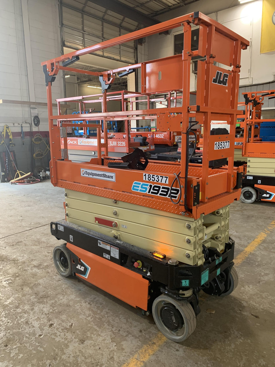 2021 JLG ES1932