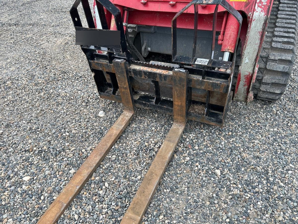 2022 TAKEUCHI 48" Pallet Forks - Takeuchi