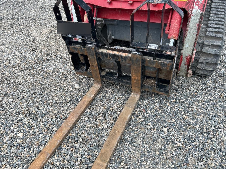 2022 TAKEUCHI 48" Pallet Forks - Takeuchi