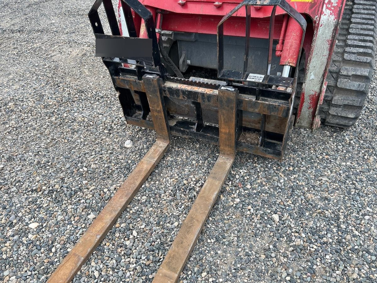 2022 TAKEUCHI 48" Pallet Forks - Takeuchi