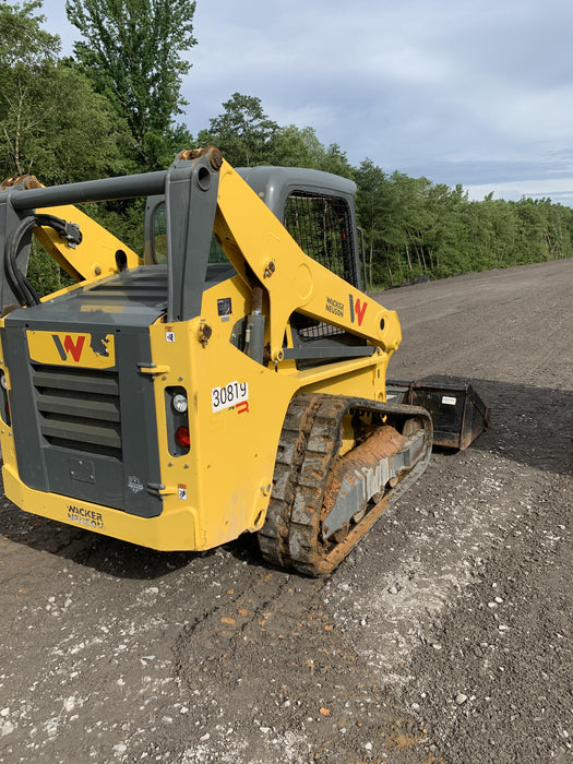 Wacker Neuson ST31 Open Canopy, 2 Speed, Bucket Leveling, Selectable EH Controls, Variable speed fan, Cyclonic precleaner	75" tooth bucket, Pallet forks