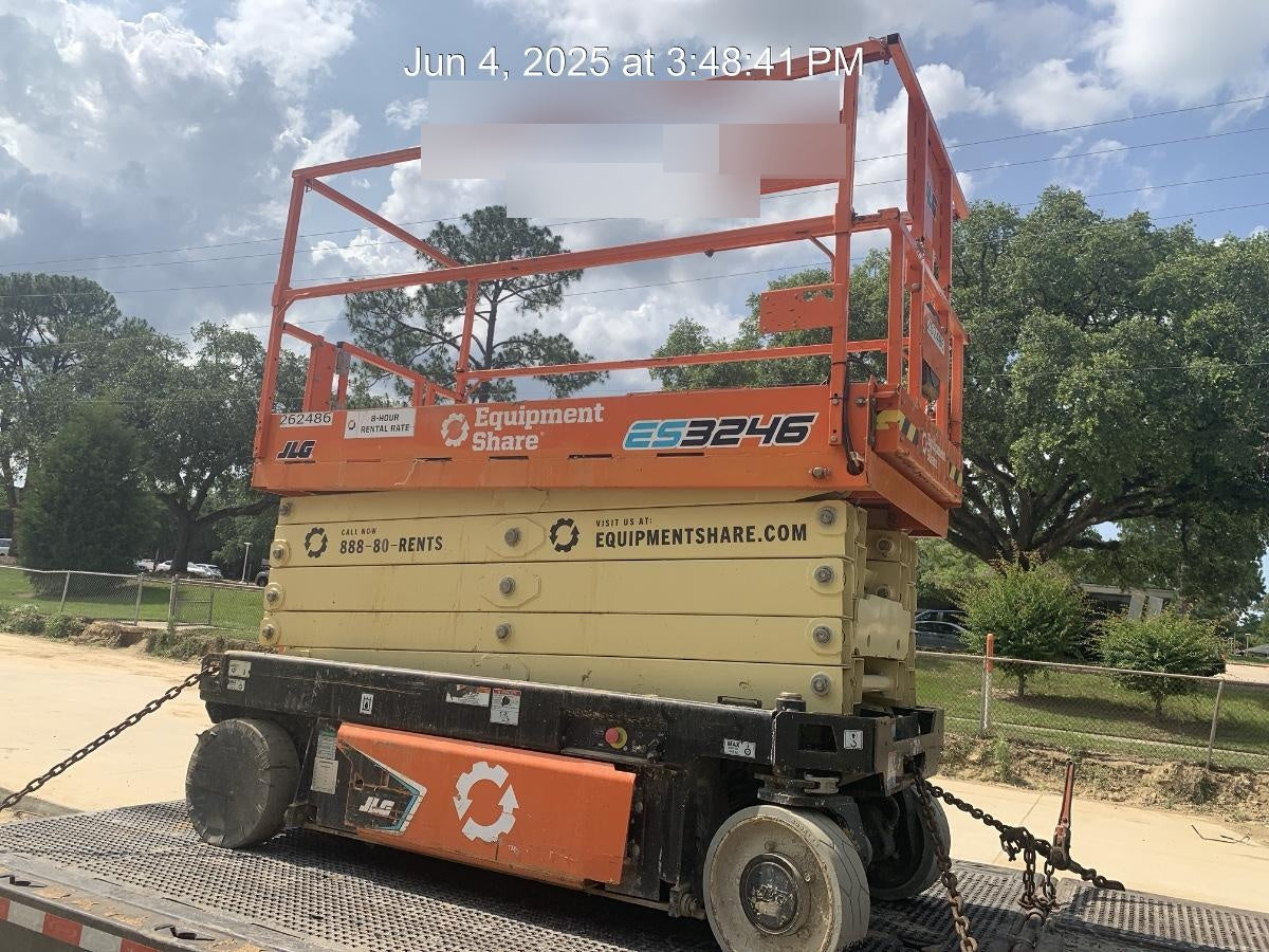 2022 JLG ES3246