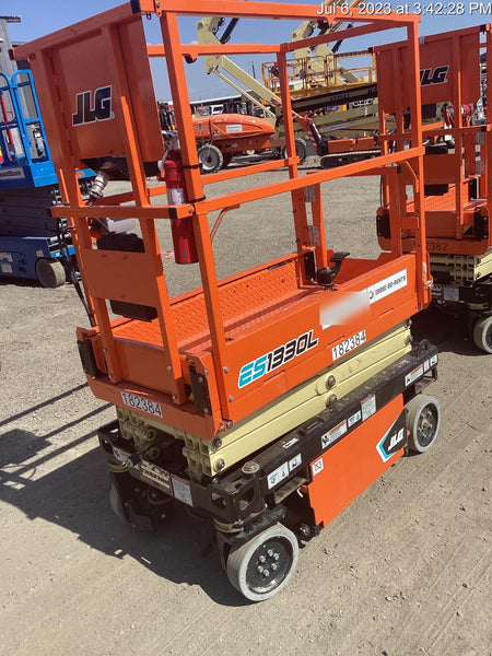 2021 JLG ES1330L