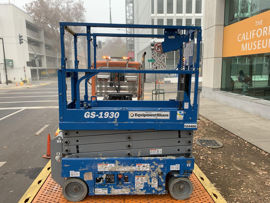 2020 Genie GS-1930 Solid Non Marking Tires, Beacon, Folding rails with half height swing gate, 800W Inverter