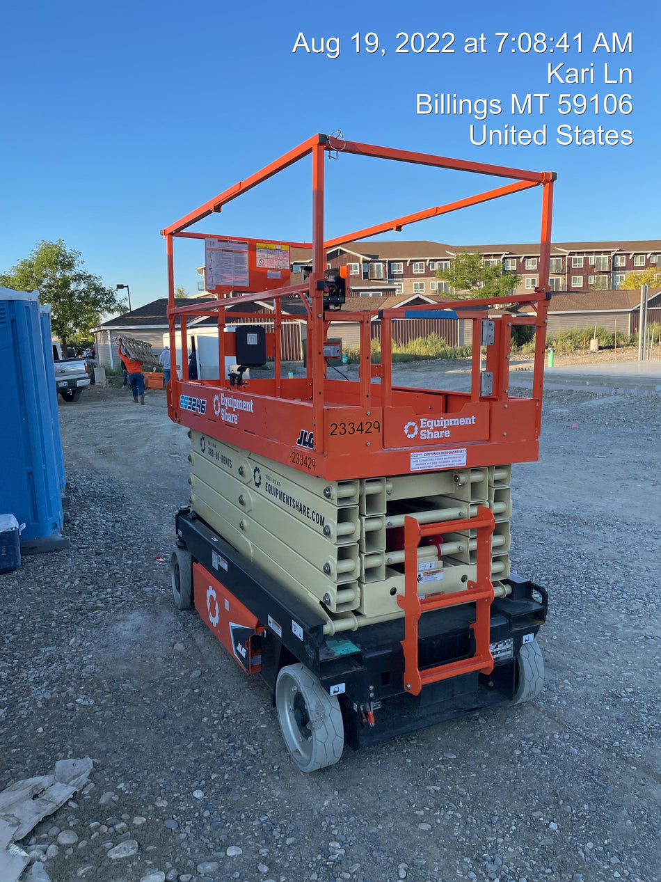 2022 JLG ES3246
