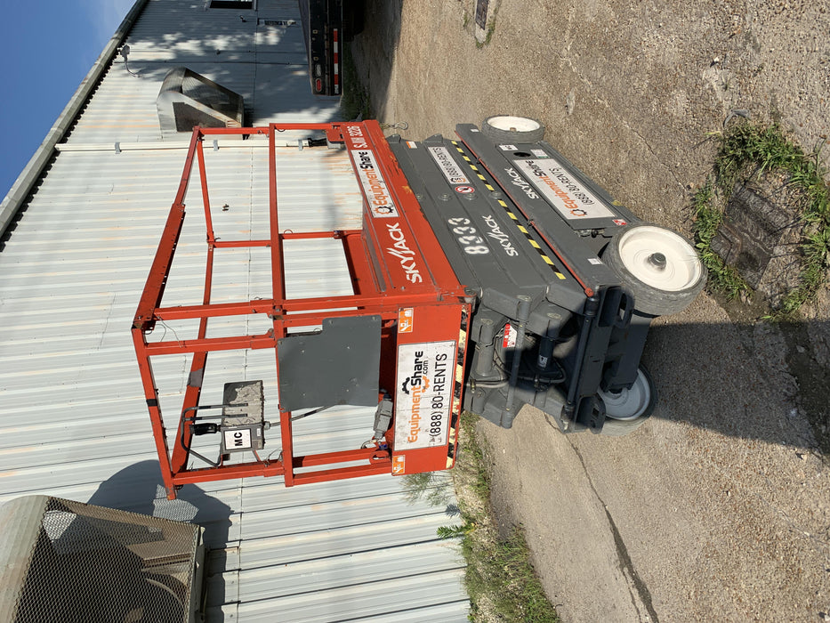 2018 Skyjack SJIII-3226 Skyjack SJIII3226 Scissor Lift w/Trojan Batteries