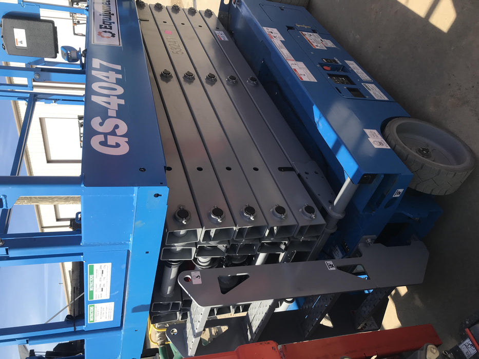 2019 Genie GS-4047 Folding rails with half height swing gate