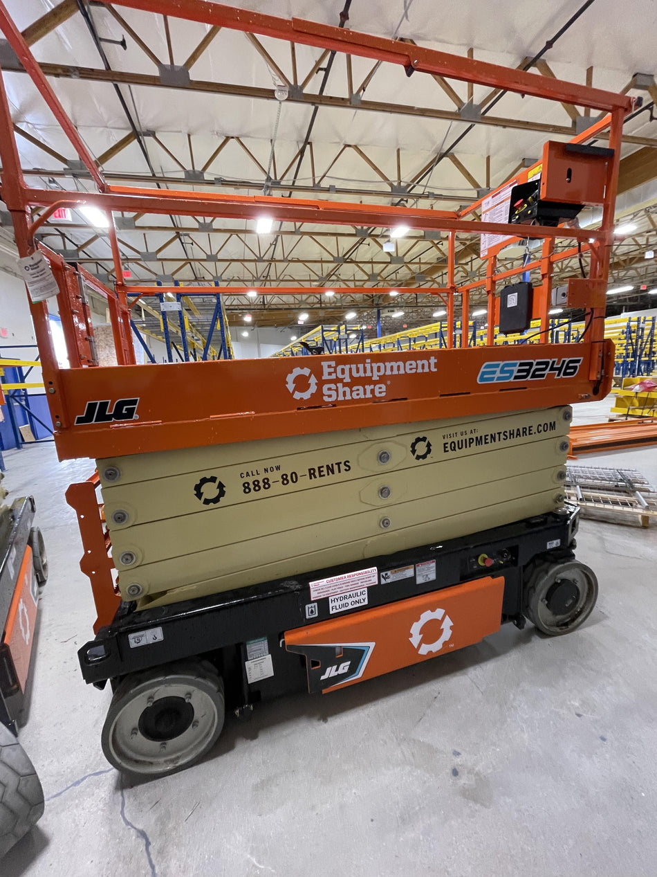 2022 JLG ES3246