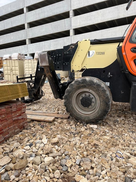2021 JLG 1075
