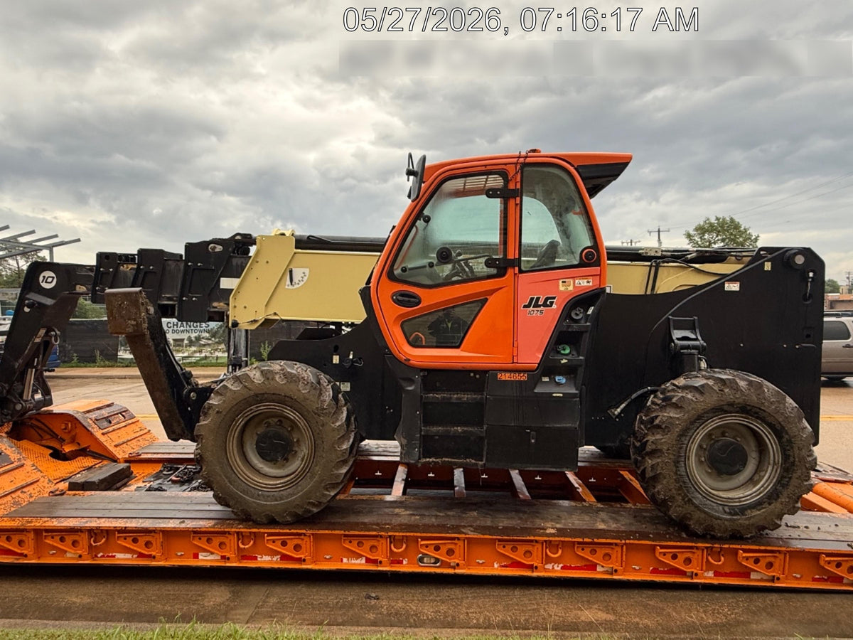 2022 JLG 1075