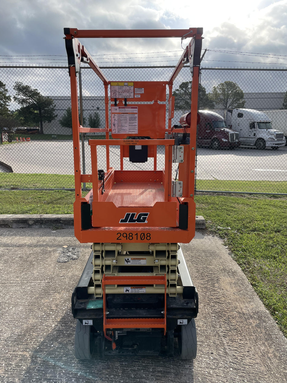 2023 JLG ES1932