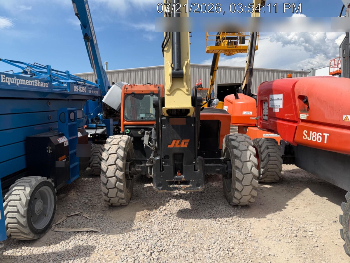 2017 JLG 742