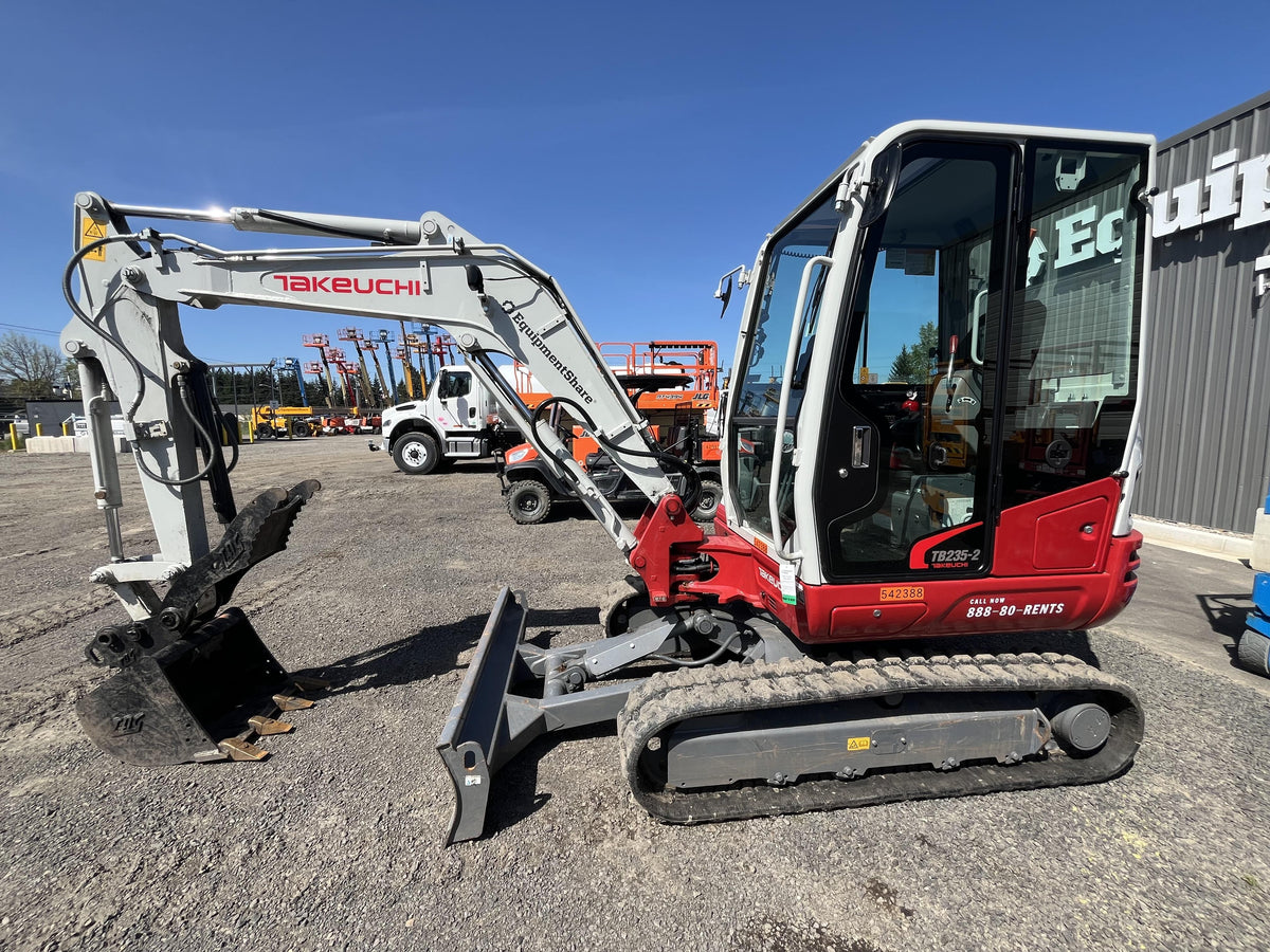 2025 TAKEUCHI TB235-2CR