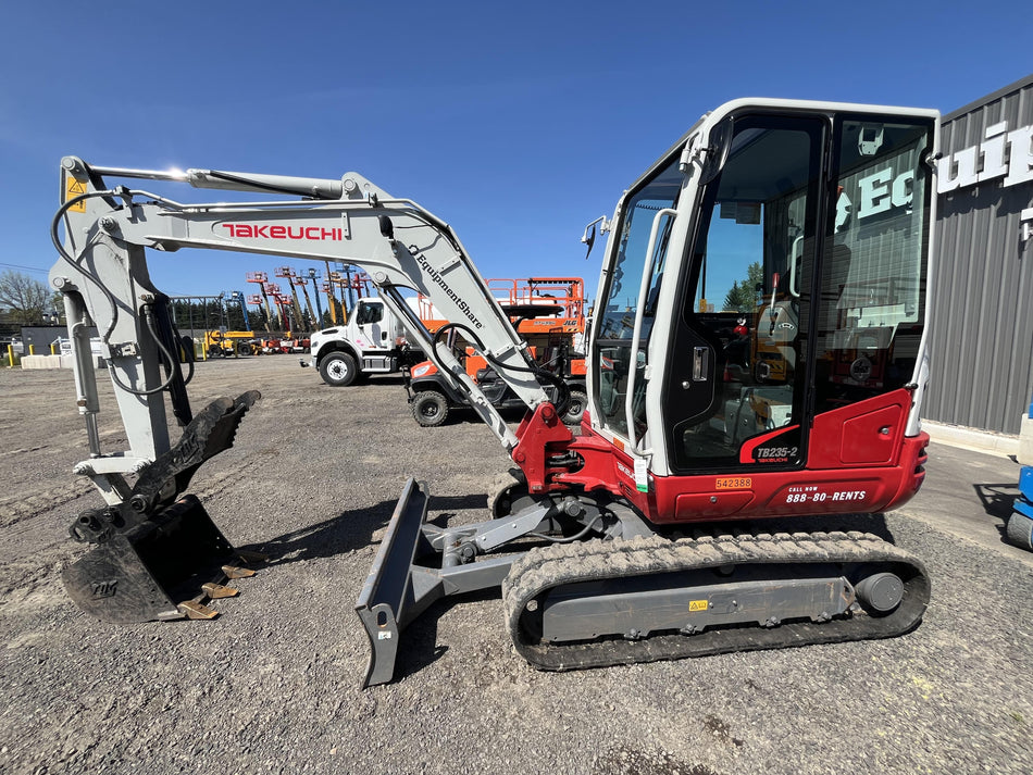 2025 TAKEUCHI TB235-2CR