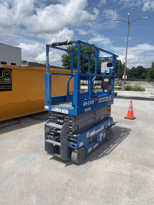 2020 Genie GS-1930 Solid Non Marking Tires, Beacon, Folding rails with half height swing gate, 800W Inverter