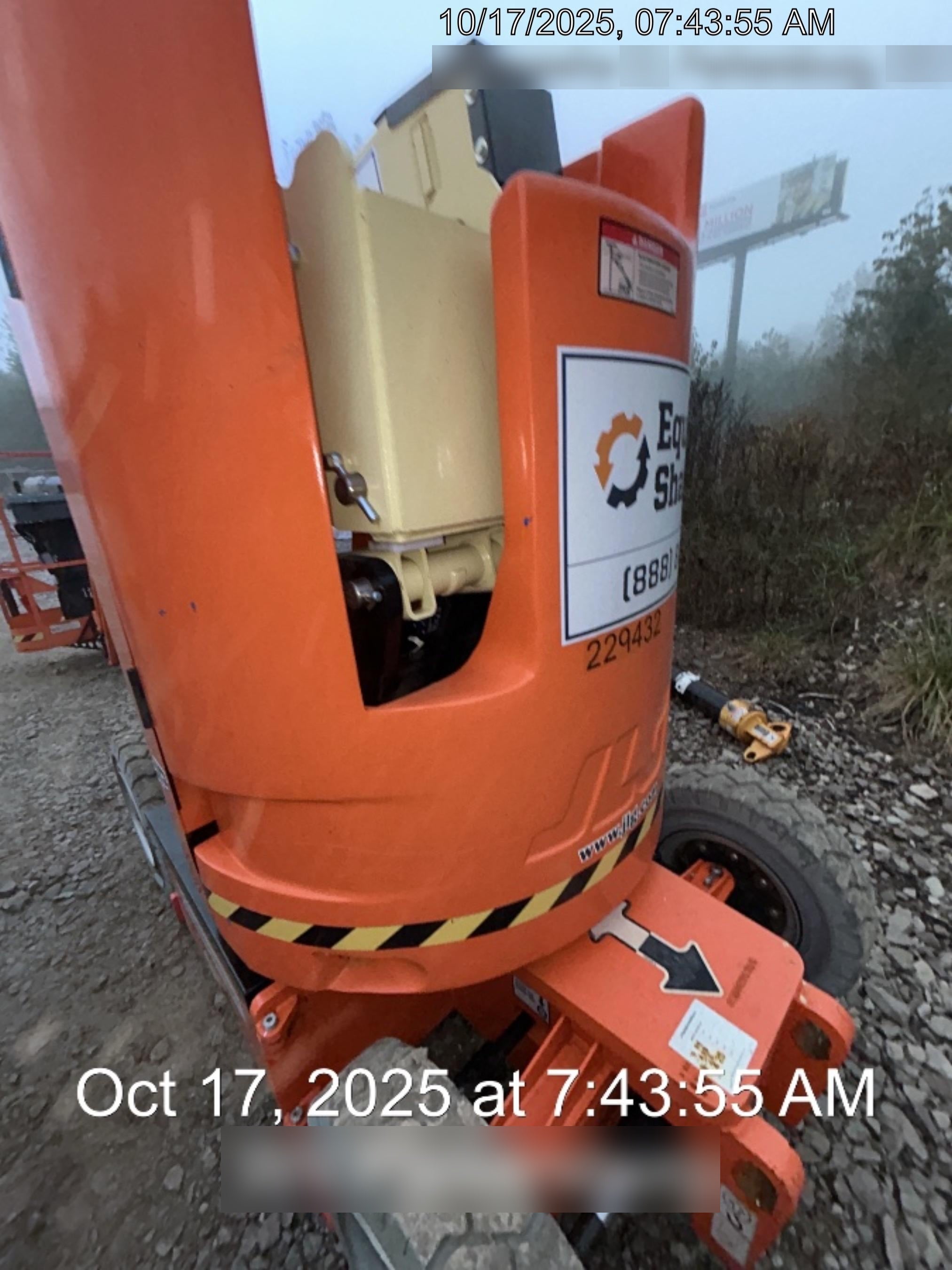 2022 JLG E300AJP