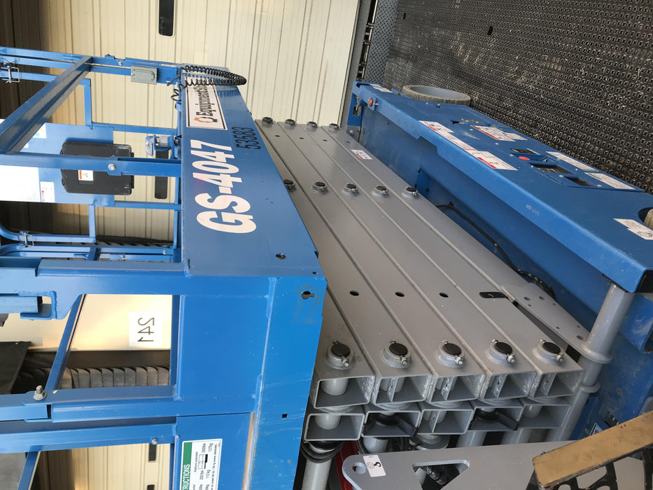 2019 Genie GS-4047 Folding rails with half height swing gate