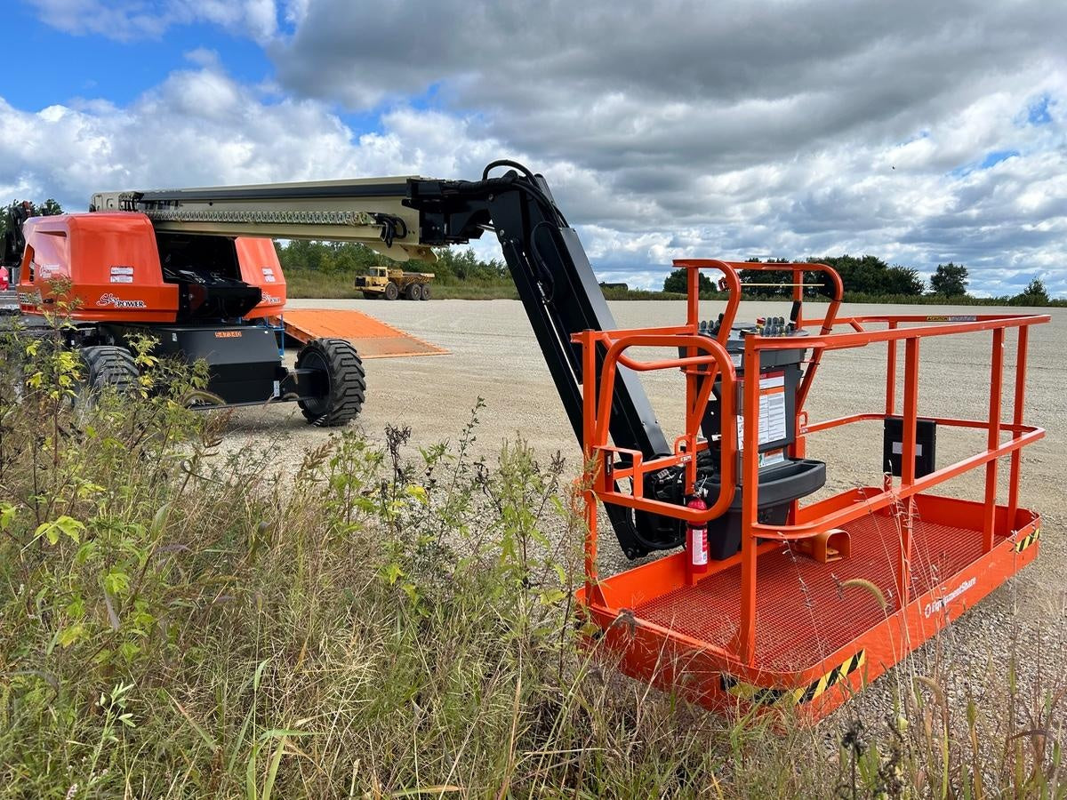 2025 JLG 660SJ
