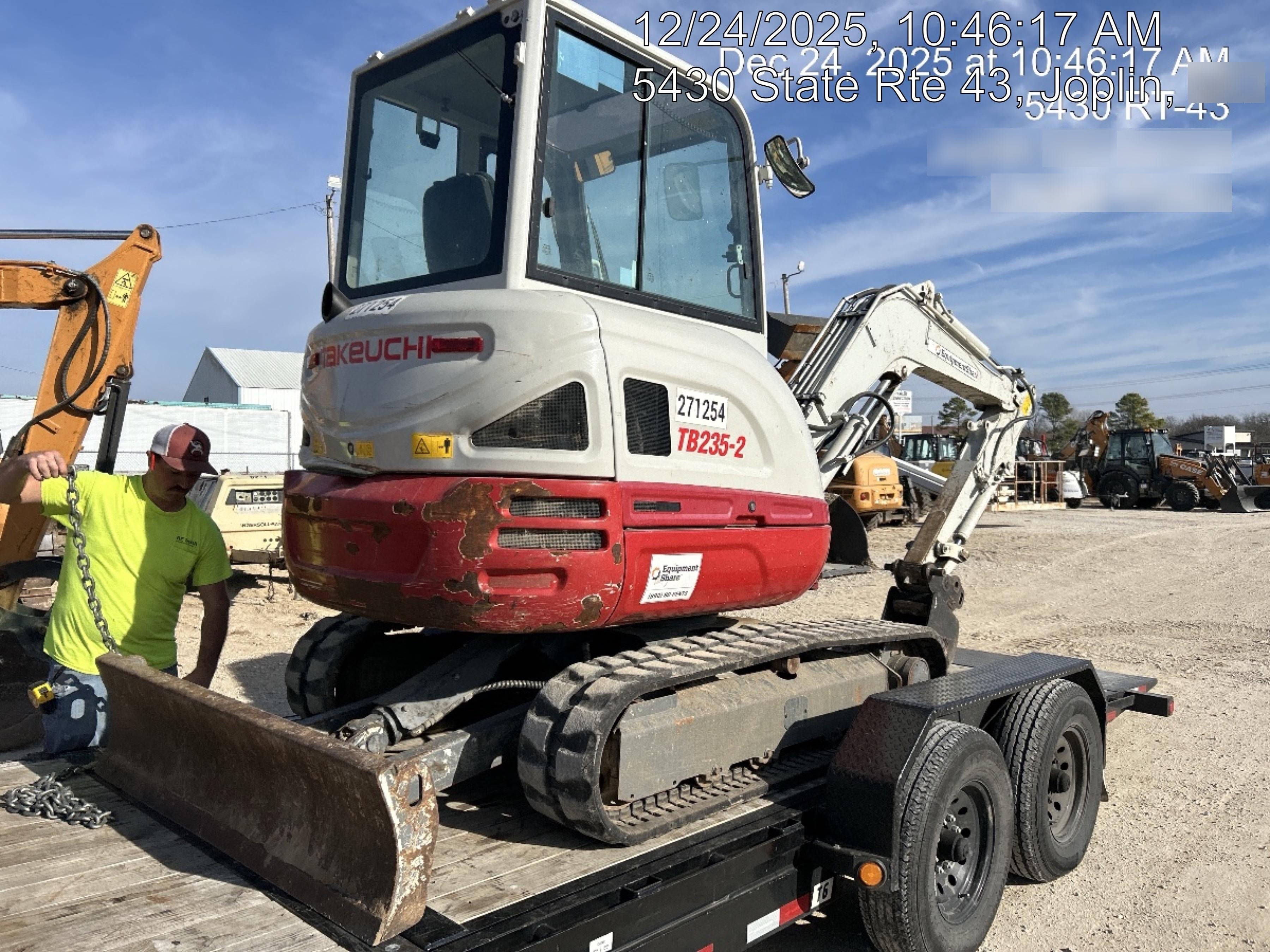 2022 TAKEUCHI TB235-2CR