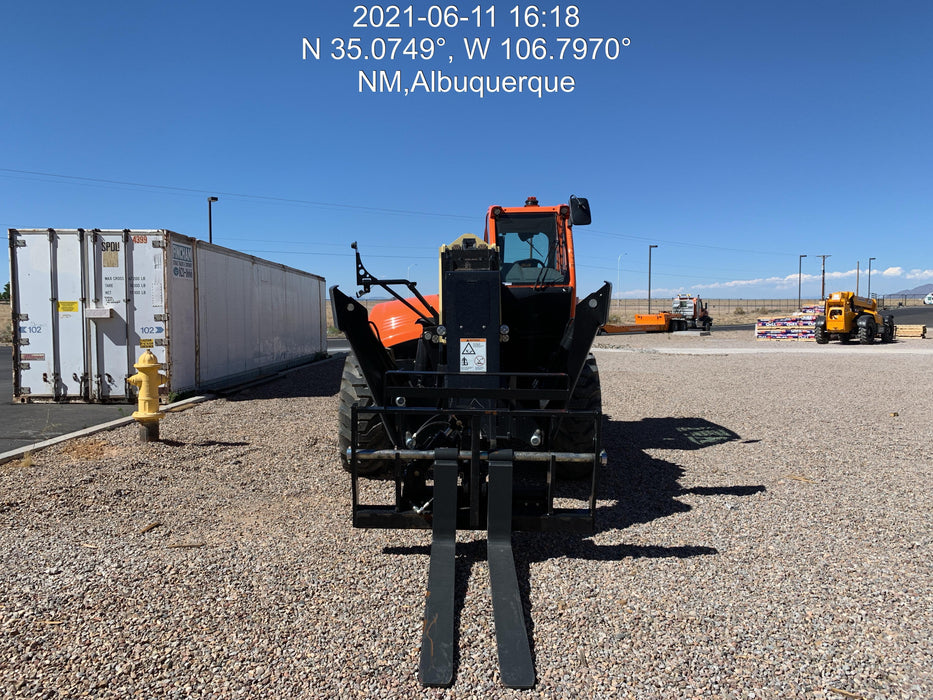 2021 JLG 1075