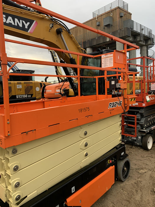 2021 JLG R3246