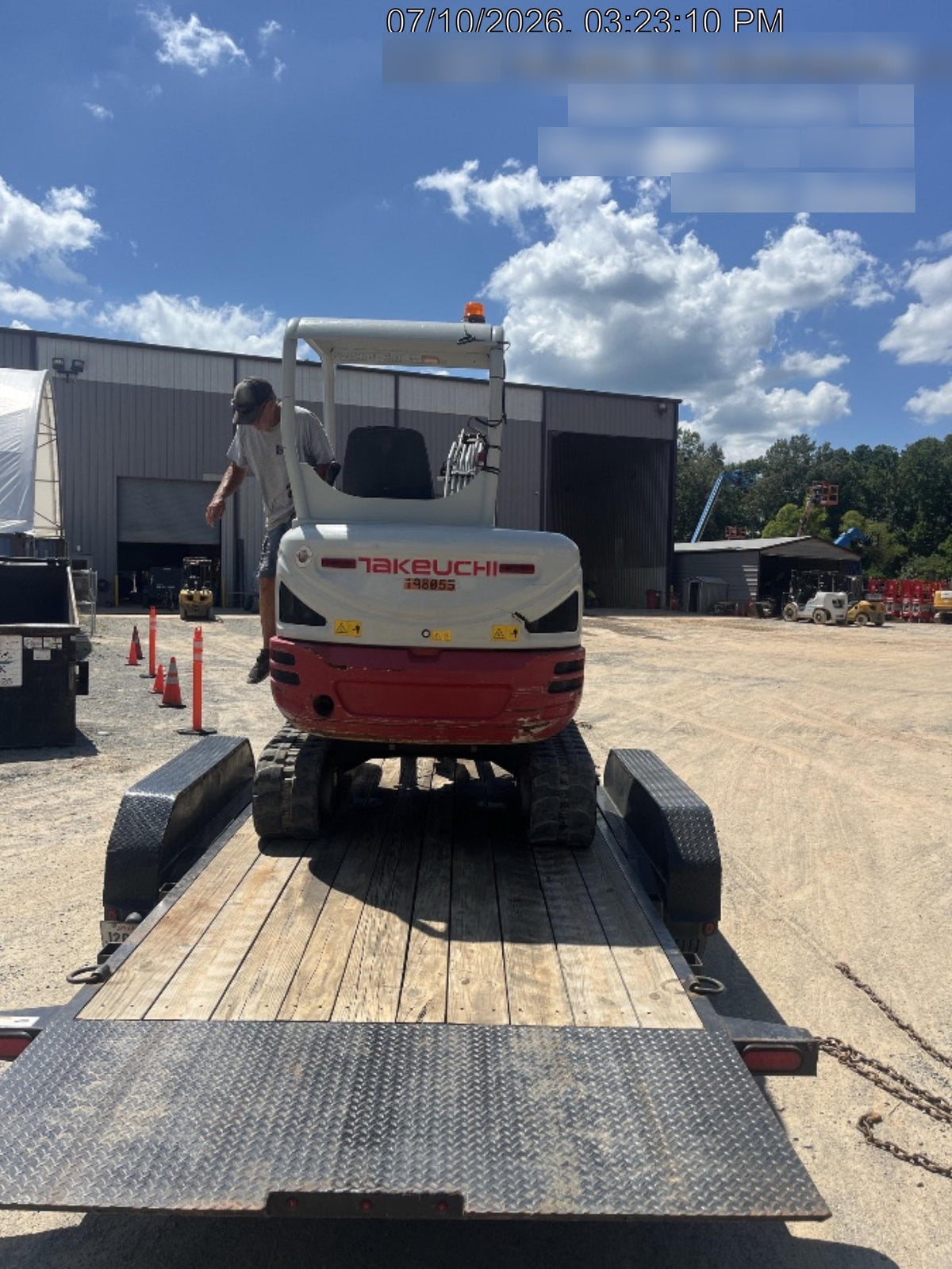 2022 TAKEUCHI TB235-2R
