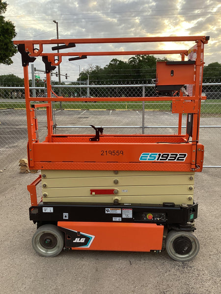 2022 JLG ES1932