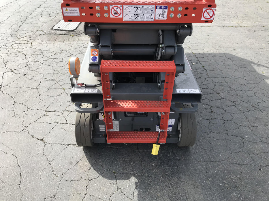 2020 Skyjack SJIII-3219 Solid NM Tires, Half height spring hinged entry gate, Dual Beacons, 800W Inverter