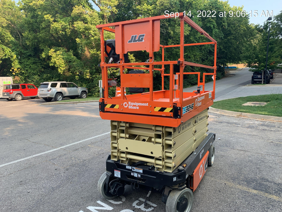2022 JLG ES3246