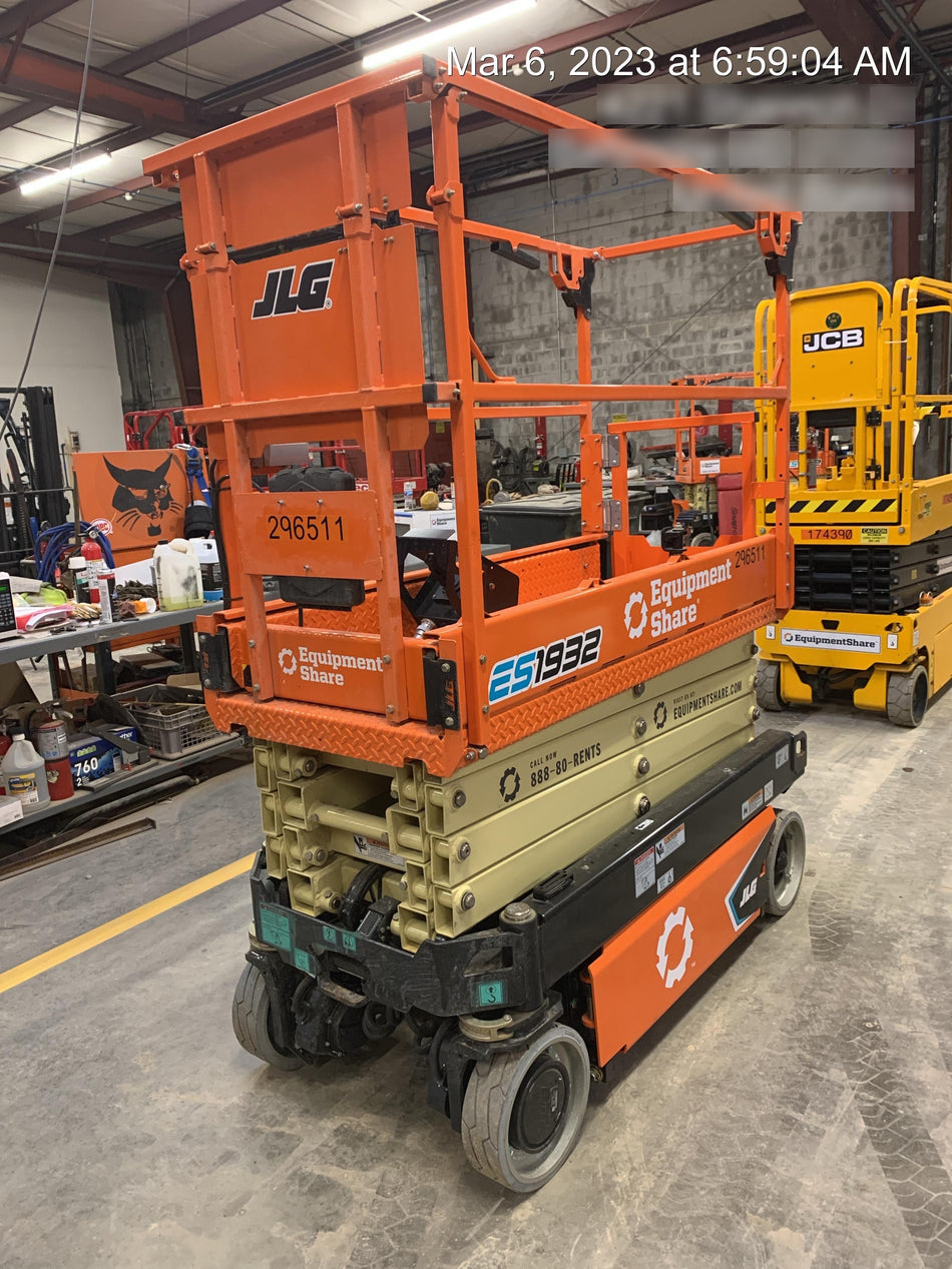 2023 JLG ES1932