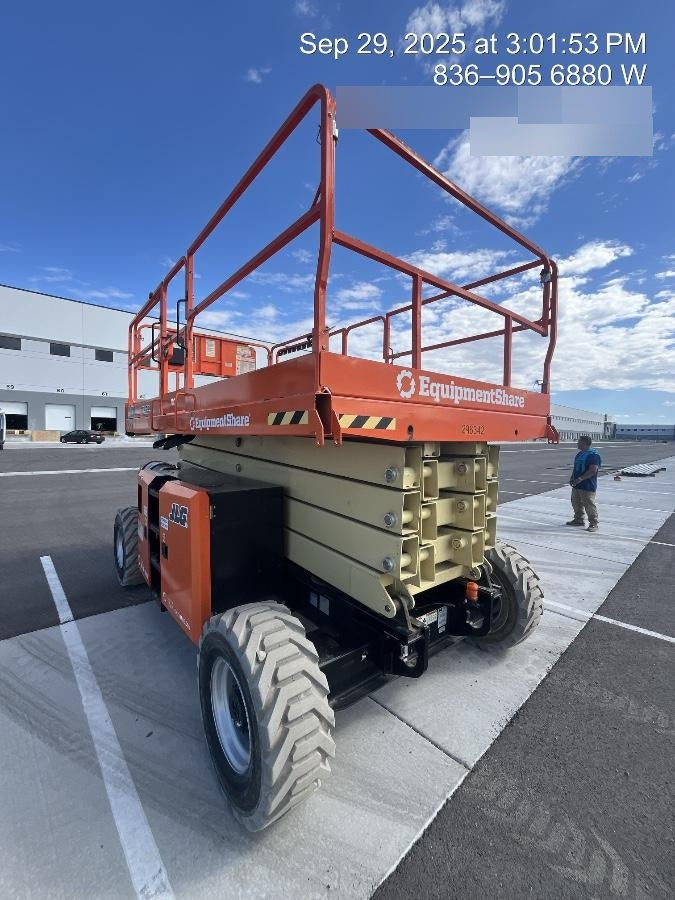 2023 JLG RT4394