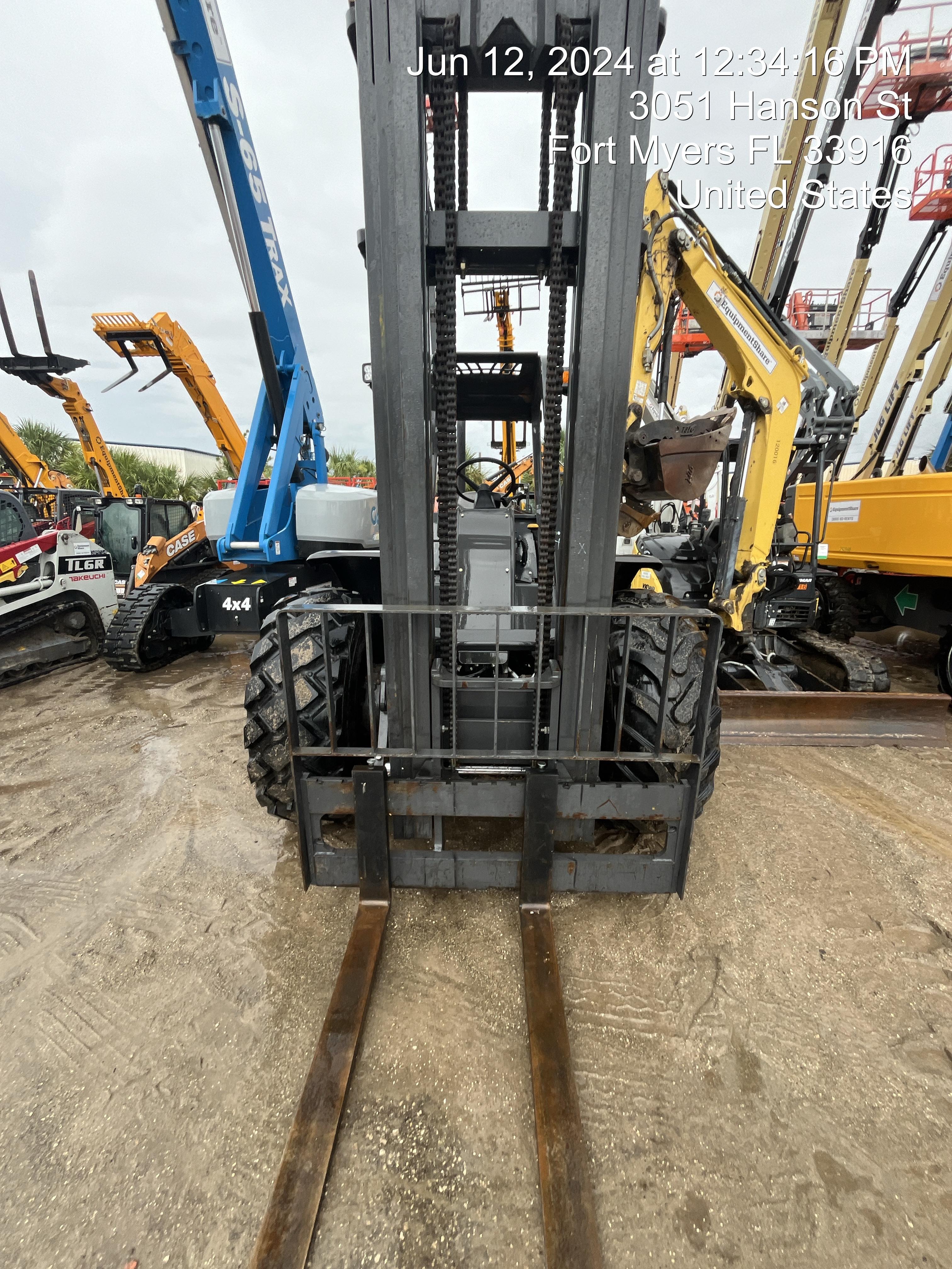 2023 CASE 588H
