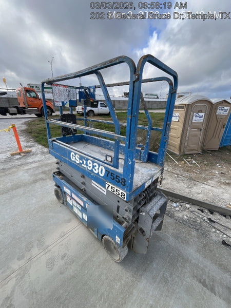 2017 Genie GS-1930 Genie GS-1930 Lift w/Fixed Rail and Chain Entry