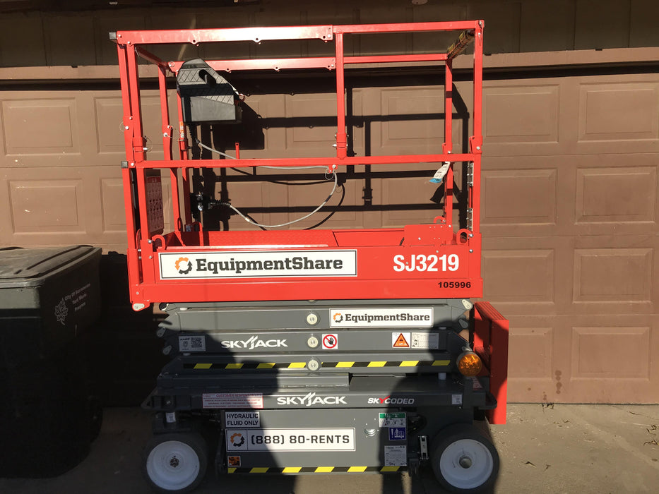 2020 Skyjack SJIII-3219 Solid NM Tires, Half height spring hinged entry gate, Dual Beacons, 800W Inverter