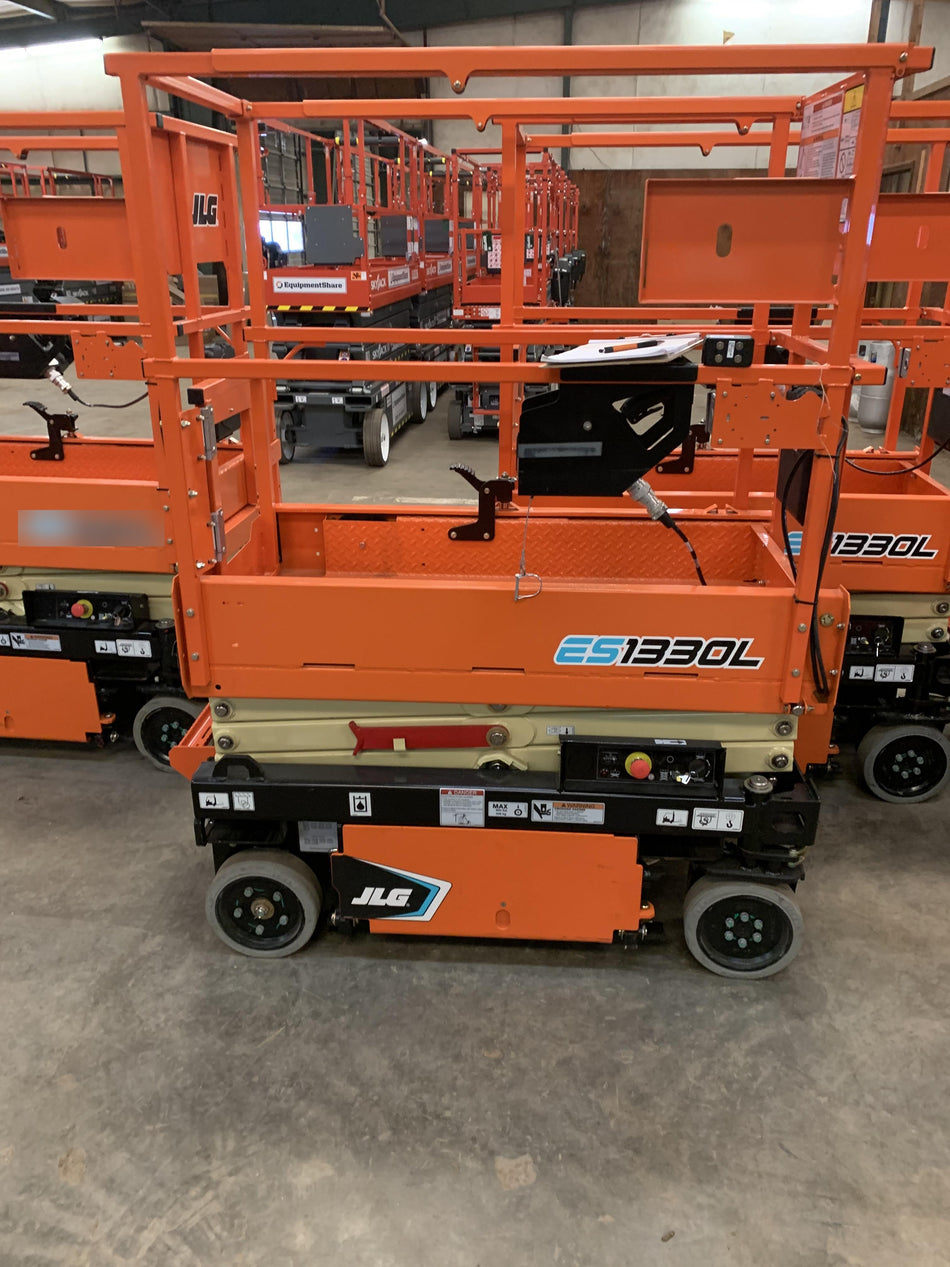 2021 JLG ES1330L
