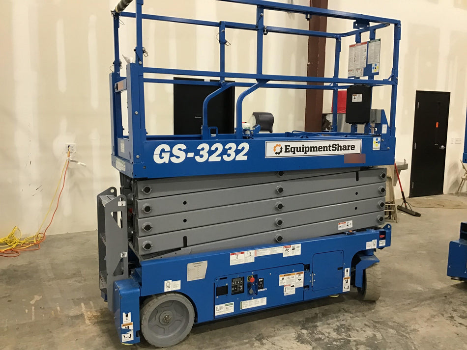 2019 Genie GS-3232 Folding rails with half height swing gate