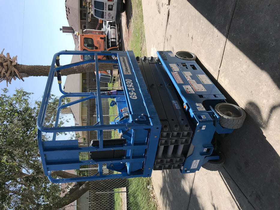 2019 Genie GS-1930 Fixed rails with chain Entry